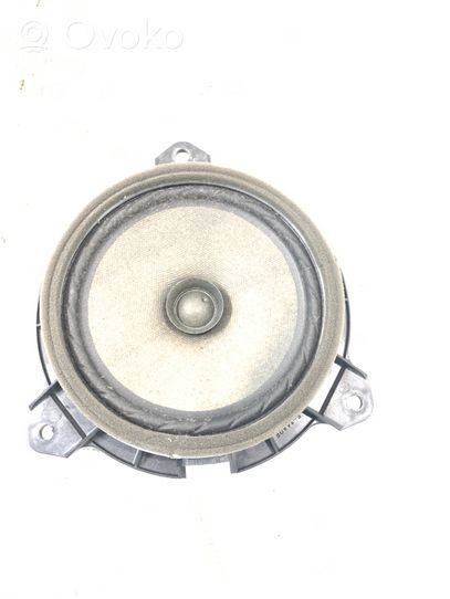 Toyota Yaris Garsiakalbis (-iai) galinėse duryse 1011582