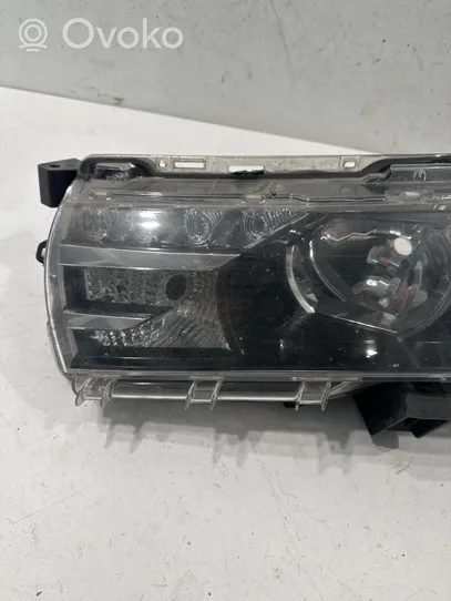 Toyota Corolla E160 E170 Lampa przednia 8115002E70