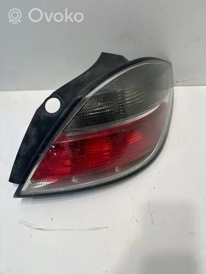 Opel Astra H Lampa tylna 13222325