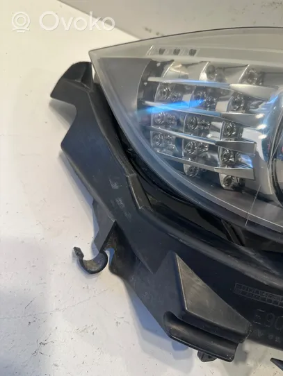 BMW 3 E90 E91 Lampa przednia 7202584