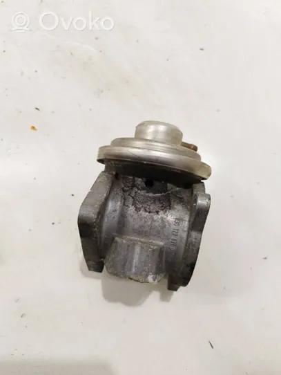 Volkswagen Touran I EGR valve 038129637d