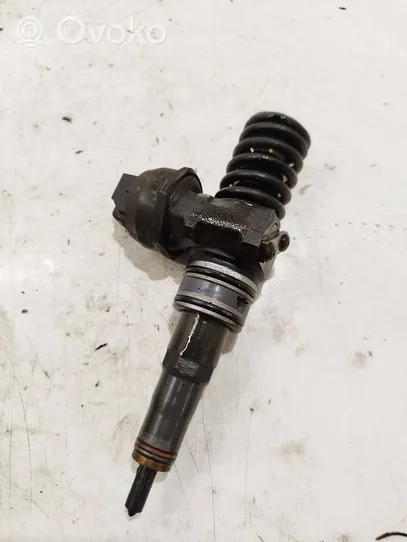 Volkswagen PASSAT B6 Fuel injector 0414720313