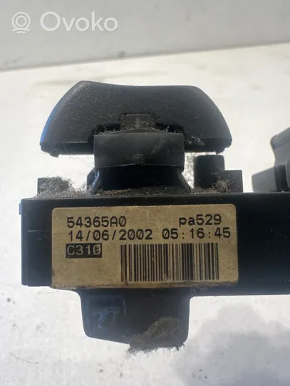 Toyota Avensis T220 Interruptor del elevalunas eléctrico 54365A0