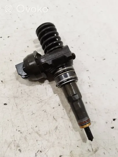 Volkswagen Golf V Injecteur de carburant 038130073bn