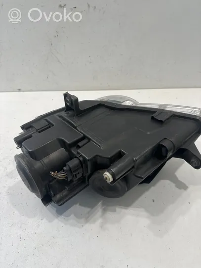 Volkswagen PASSAT B6 Lampa przednia 3c0941006j