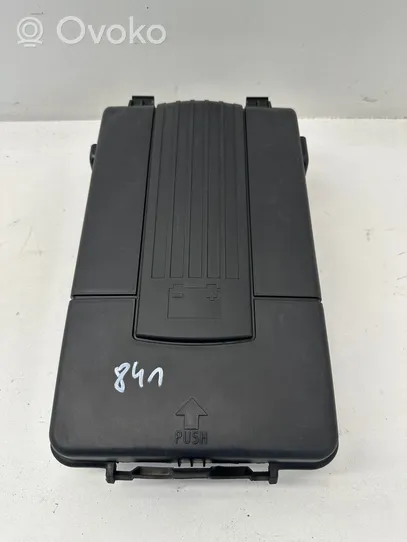 Volkswagen PASSAT B7 Deckel Batteriekasten 3C0915443A