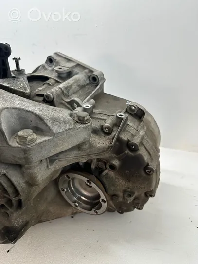 Volkswagen PASSAT B7 Mechaninė 6 pavarų dėžė 020301103