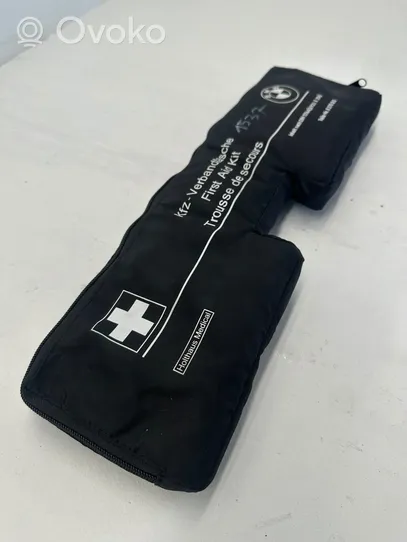 BMW 5 F10 F11 Trousse de premiers secours 