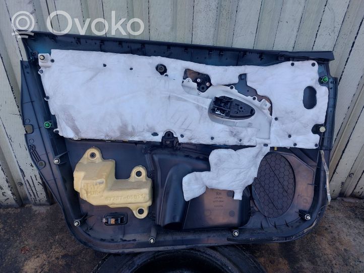 Toyota Avensis T270 Apmušimas priekinių durų (obšifke) 6777705040