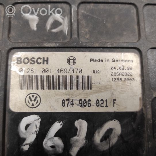 Volkswagen Transporter - Caravelle T4 Motorsteuergerät ECU 074906021F