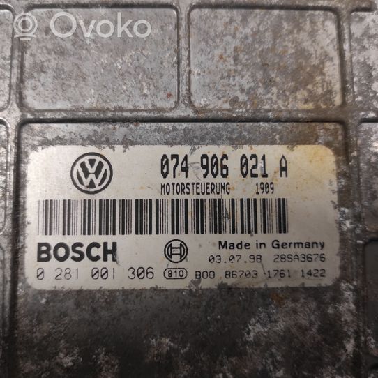 Volkswagen Transporter - Caravelle T4 Motorsteuergerät ECU 074906021A