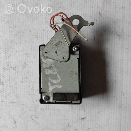 Toyota Camry Oven keskuslukituksen ohjausyksikön moduuli 8974106020