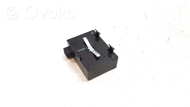 Chevrolet Captiva Door central lock control unit/module 25938218