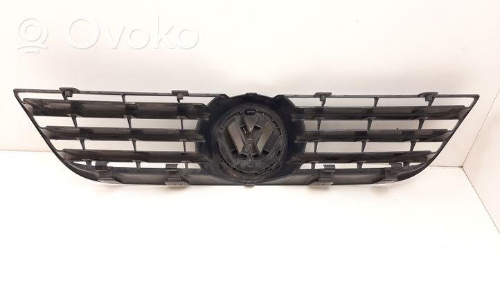 Volkswagen Polo IV 9N3 Etupuskurin ylempi jäähdytinsäleikkö 