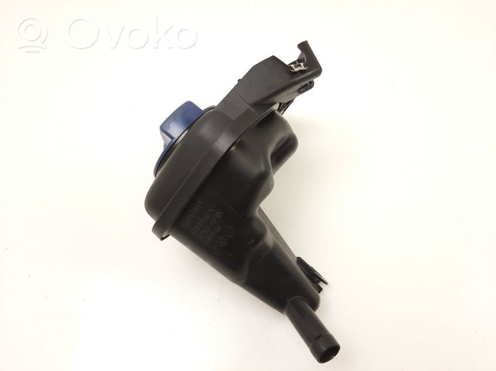 Audi RS6 C6 Vase d'expansion / réservoir de liquide de refroidissement 4F0121407A