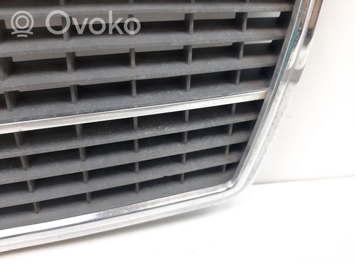 Mercedes-Benz E W210 Maskownica / Grill / Atrapa górna chłodnicy 2108880023