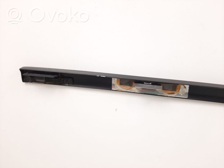 Porsche Panamera (970) Takaoven lasin muotolista 97053615607