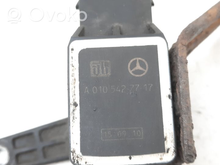 Mercedes-Benz R W251 Czujnik poziomowania świateł osi tylnej A0105427717