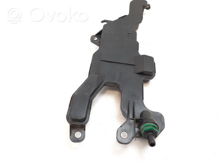 Lexus LS 460 - 600H Separatore dello sfiato dell’olio 1221538020