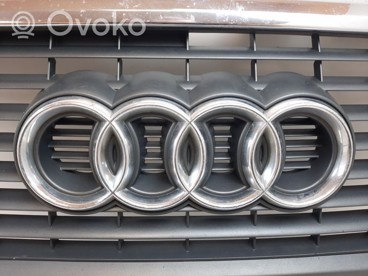 Audi A6 S6 C6 4F Etupuskurin ylempi jäähdytinsäleikkö 4F0853651