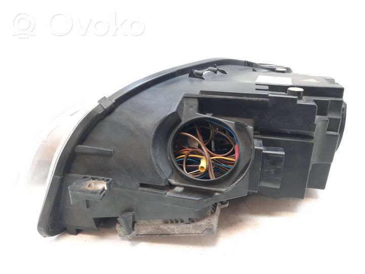 Audi A4 S4 B7 8E 8H Lampa przednia 8E0941004