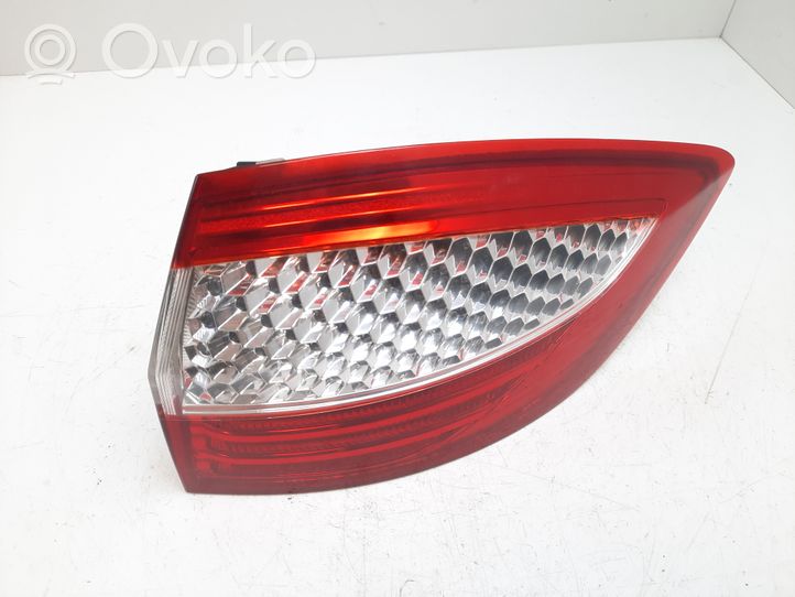 Ford Mondeo MK IV Galinis žibintas kėbule 7S7113404B