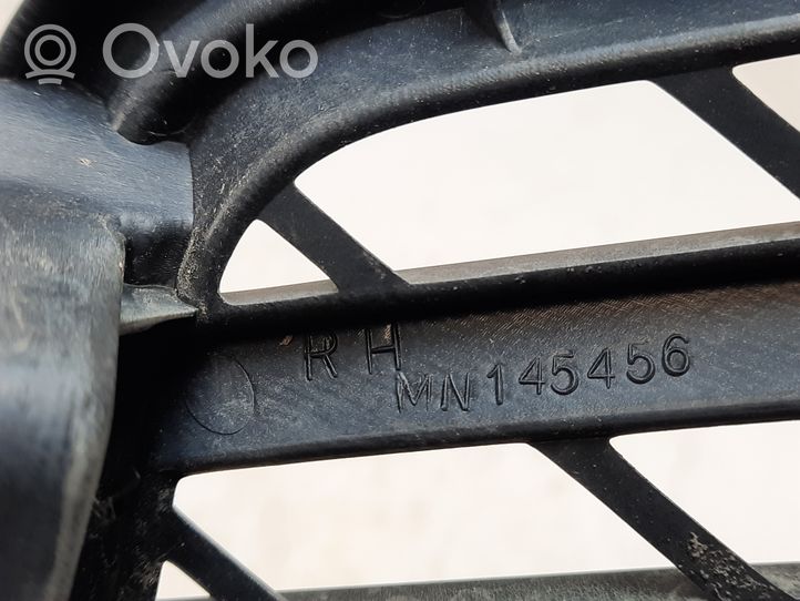 Mitsubishi Grandis Oberes Gitter vorne MN145456