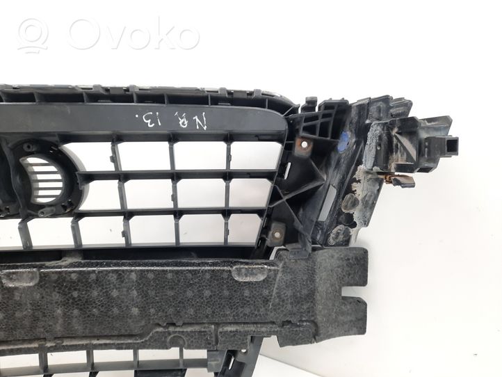 Audi A5 8T 8F Grille calandre supérieure de pare-chocs avant 