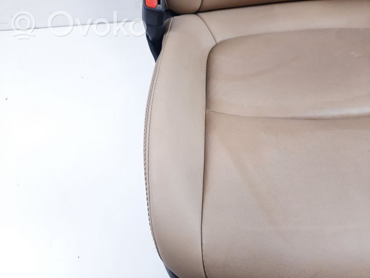 Toyota RAV 4 (XA50) Fahrersitz 