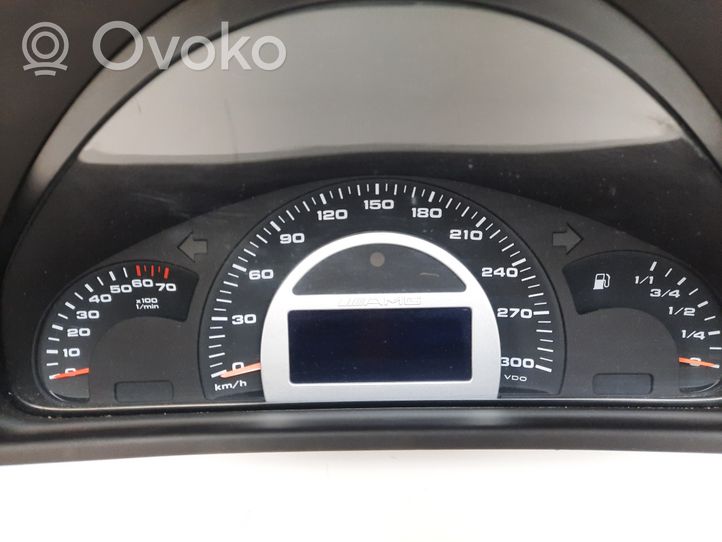 Mercedes-Benz C AMG W203 Speedometer (instrument cluster) A2035400447