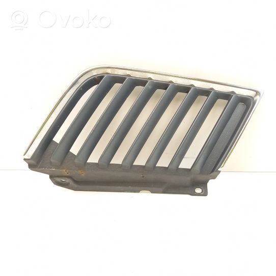 Mitsubishi L200 Maskownica / Grill / Atrapa górna chłodnicy MN142328