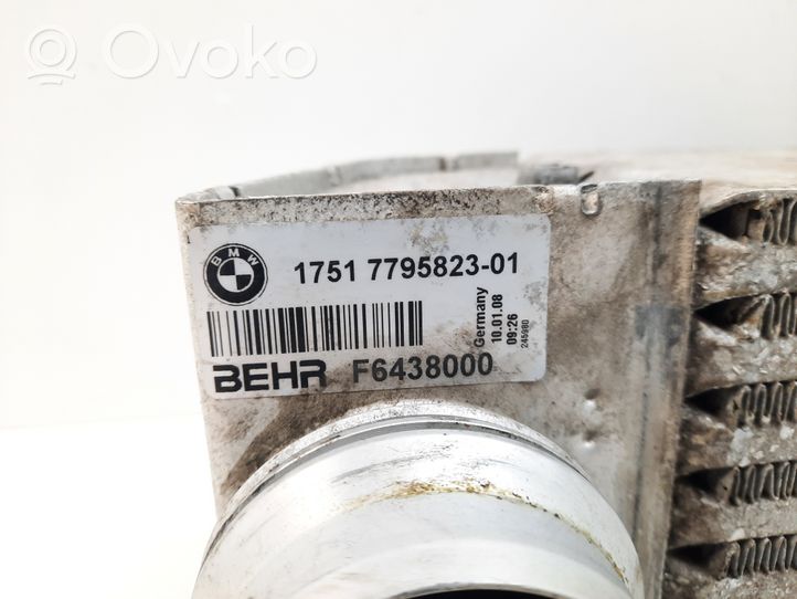 BMW 5 E60 E61 Välijäähdyttimen jäähdytin 7795823