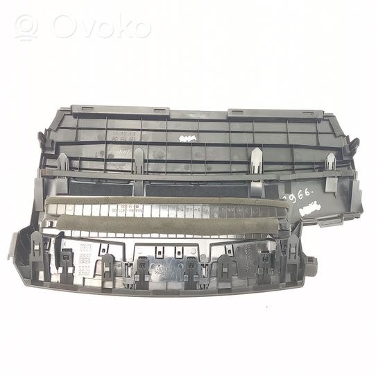 Toyota Prius+ (ZVW40) Grille d'aération centrale 5568647100