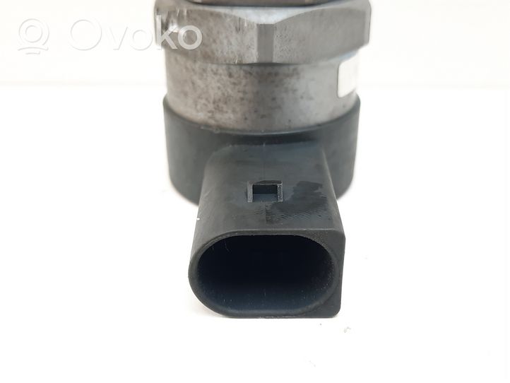 BMW 1 F20 F21 Regolatore di pressione del carburante 0281002738