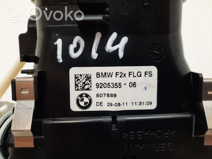 BMW 1 F20 F21 Boczna kratka nawiewu deski rozdzielczej 9205355