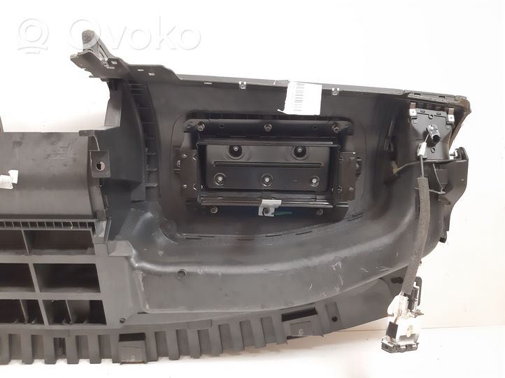 Volkswagen Touareg I Panel de instrumentos 7L6858451