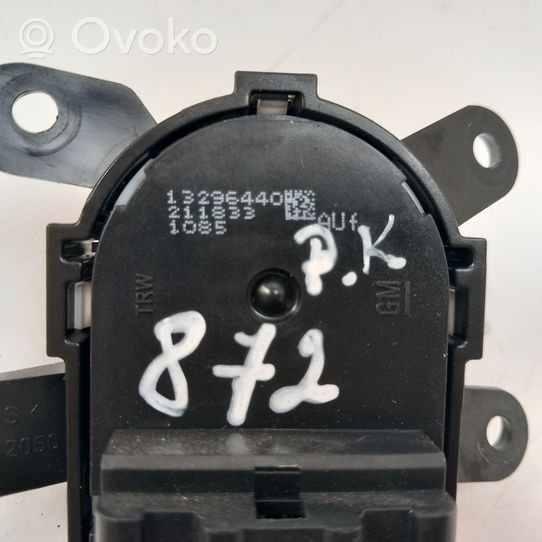 Chevrolet Orlando Wing mirror switch 13296440