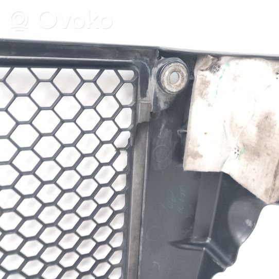 Toyota Hilux (AN10, AN20, AN30) Engine cover (trim) 126010L050