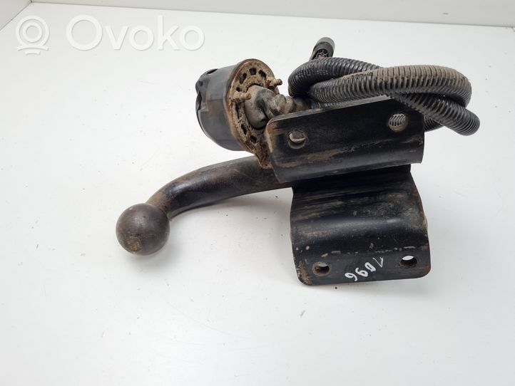 Volkswagen Amarok Hak holowniczy / Komplet 321841