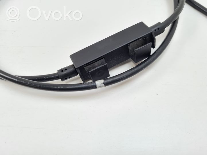 Volkswagen Amarok Engine bonnet/hood lock release cable 2H0823531