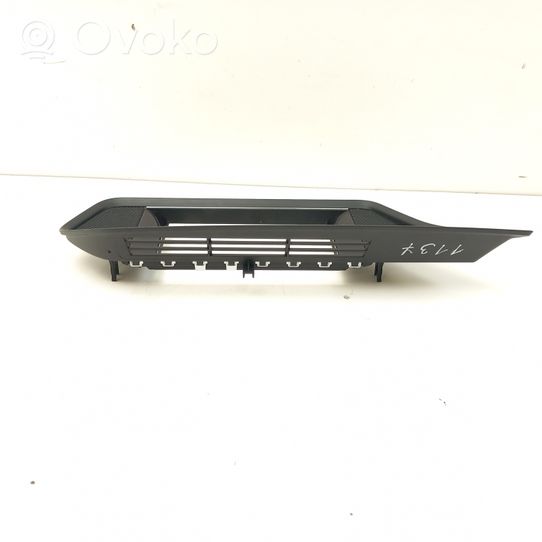 Mercedes-Benz E C207 W207 Radio/GPS head unit trim A2076800036