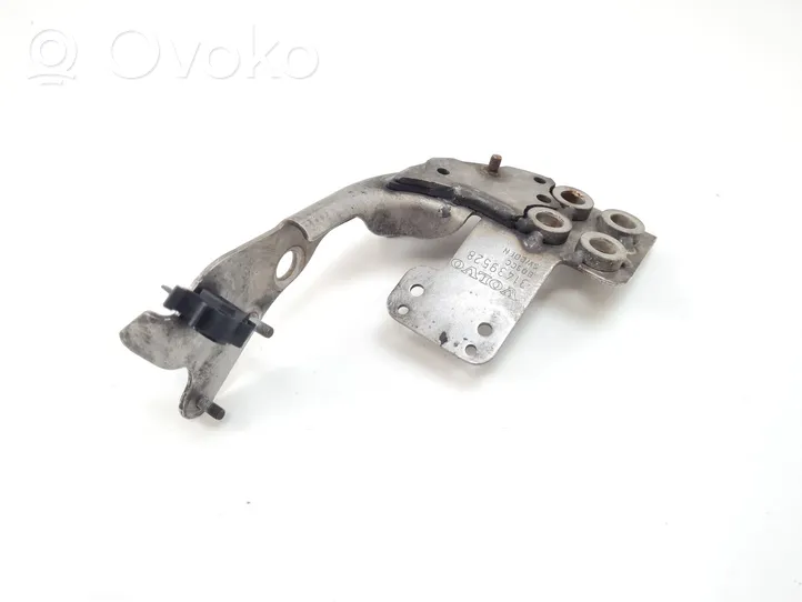 Volvo S90, V90 EGR-venttiilin/lauhduttimen kiinnike 31439528