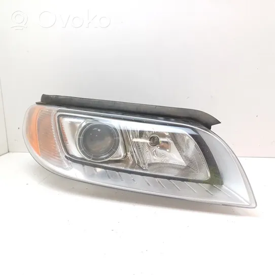 Volvo XC70 Lampa przednia 31383541