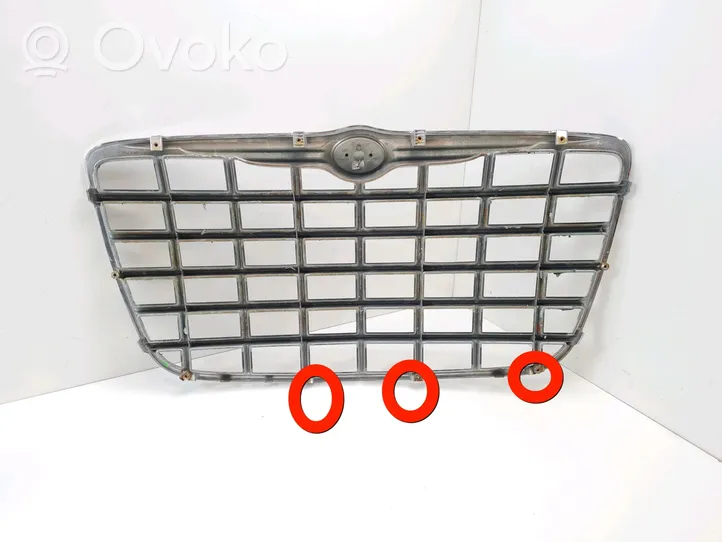 Chrysler 300 - 300C Maskownica / Grill / Atrapa górna chłodnicy 04805927AA