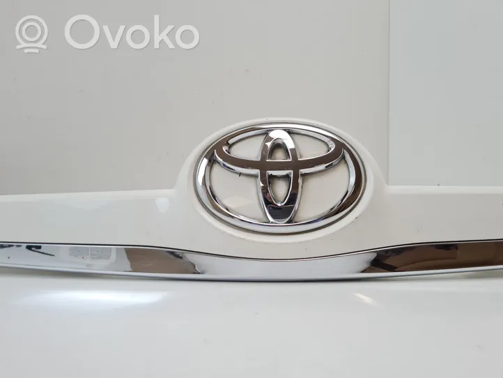 Toyota Verso Barra de luz de la matrícula/placa de la puerta del maletero 768110F090