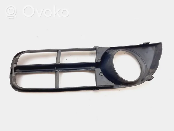 Skoda Roomster (5J) Verkleidung Nebelscheinwerfer / Gitter vorne 5J0853666
