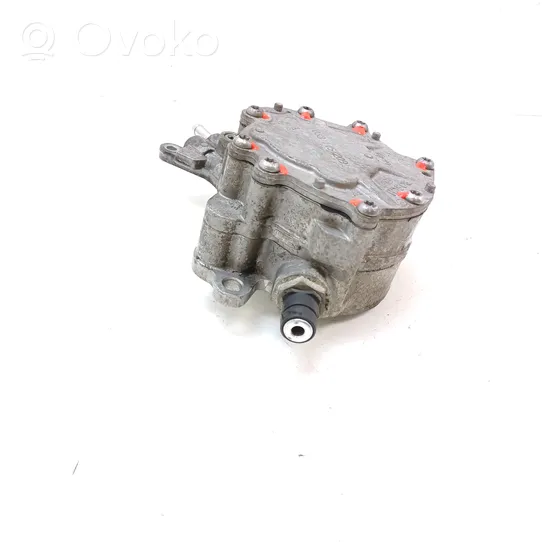 Volkswagen Golf V Vacuum pump 038145209M