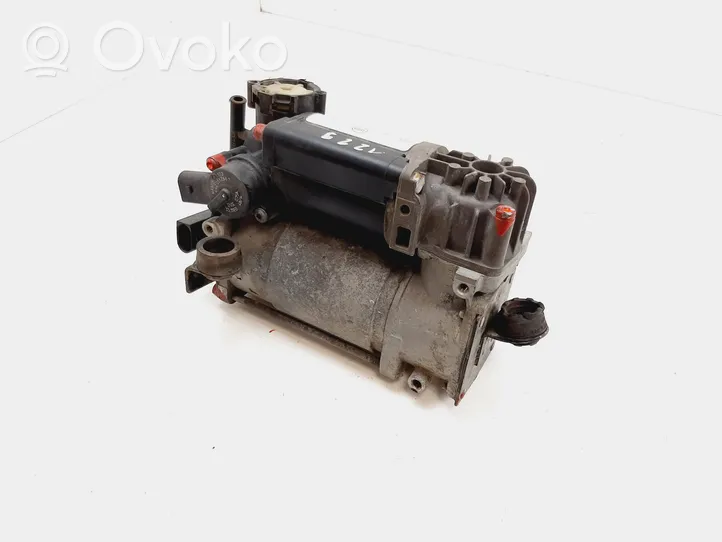 Mercedes-Benz CLS C219 Ilmajousituksen kompressoripumppu 4430201901