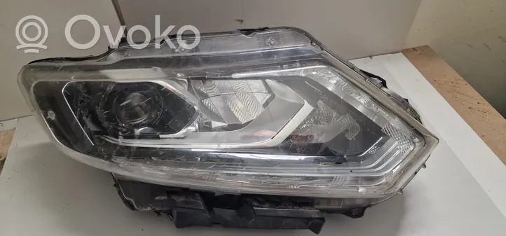 Nissan X-Trail T32 Lampa przednia 