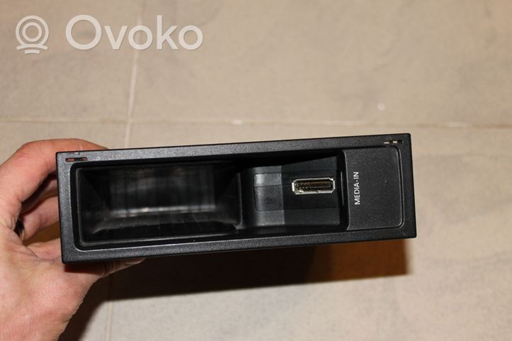 Skoda Octavia Mk2 (1Z) Gniazdo / Złącze USB 5N0035341B